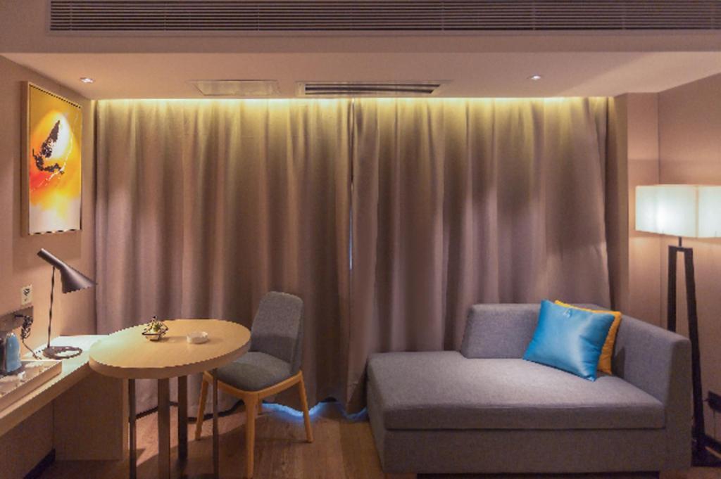 Echarm Hotel Yangjiang Baili Plaza Exterior photo